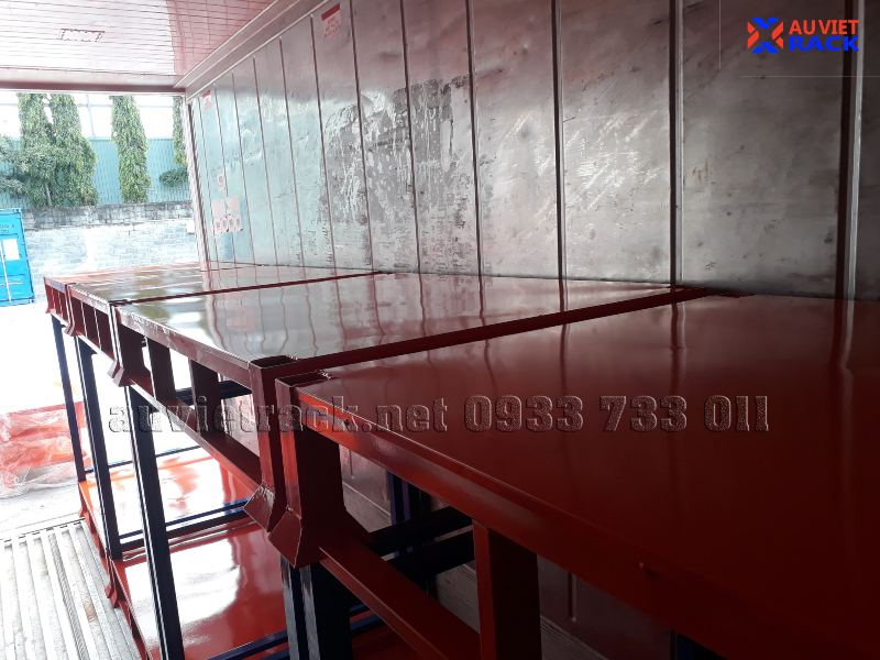 pallet sắt xếp chồng